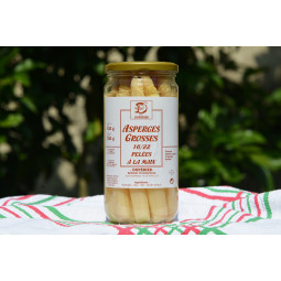 ASPERGES PELÉES À LA MAIN